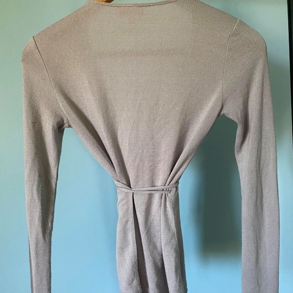 Aritzia Wrap Around Longsleeve - Picture 4 of 4